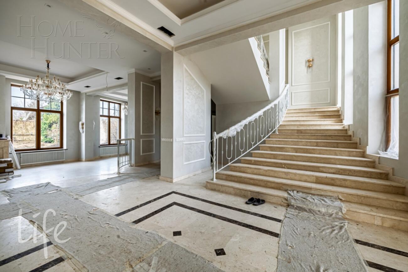 2-этажный коттедж 1 000 м² с отделкой