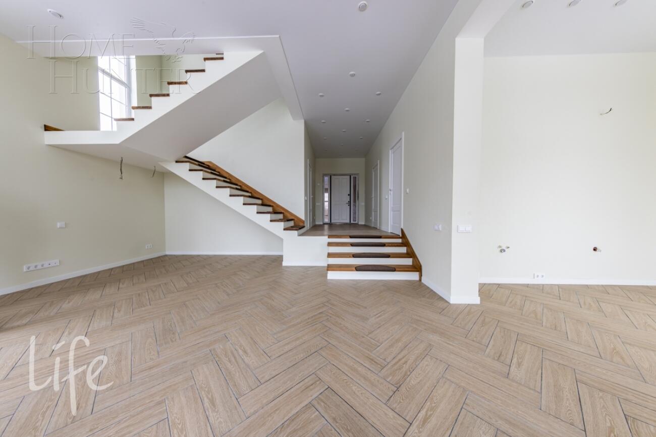 2-этажный коттедж 240 м² с отделкой