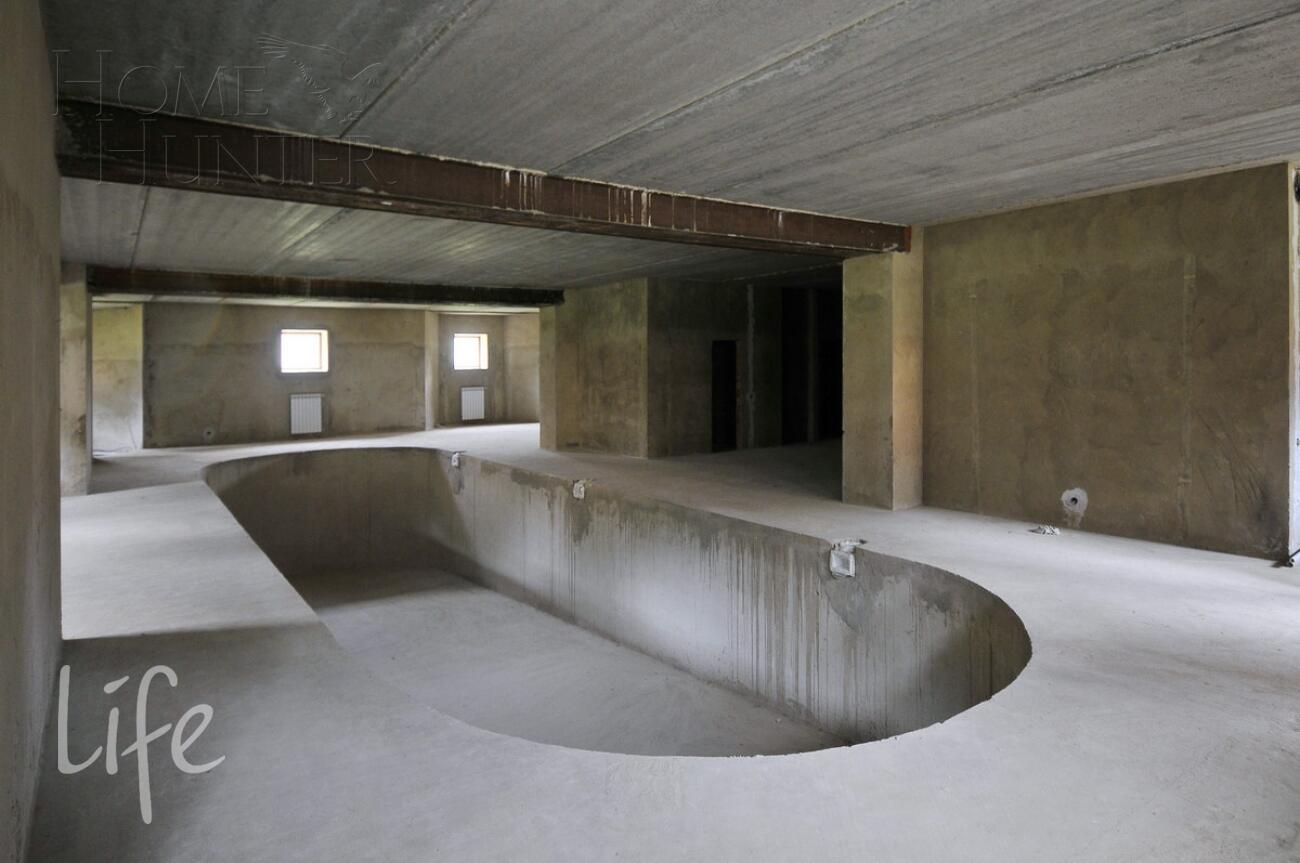 3-этажный коттедж 1 900 м² без отделки