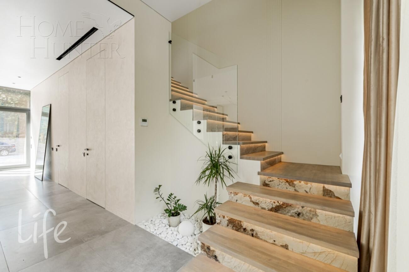 3-этажный таунхаус 238 м² с отделкой