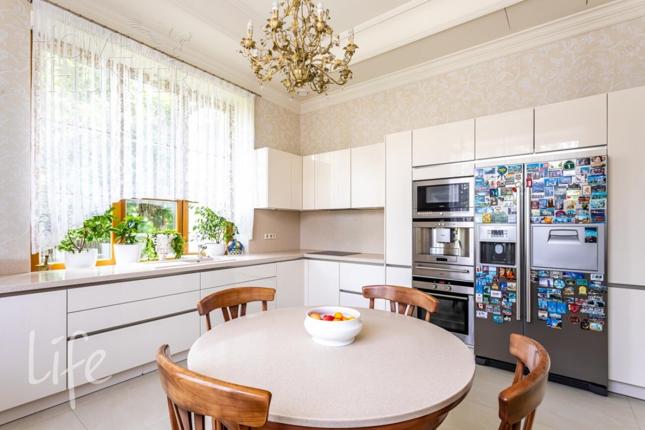 3-этажный коттедж 750 м² с отделкой