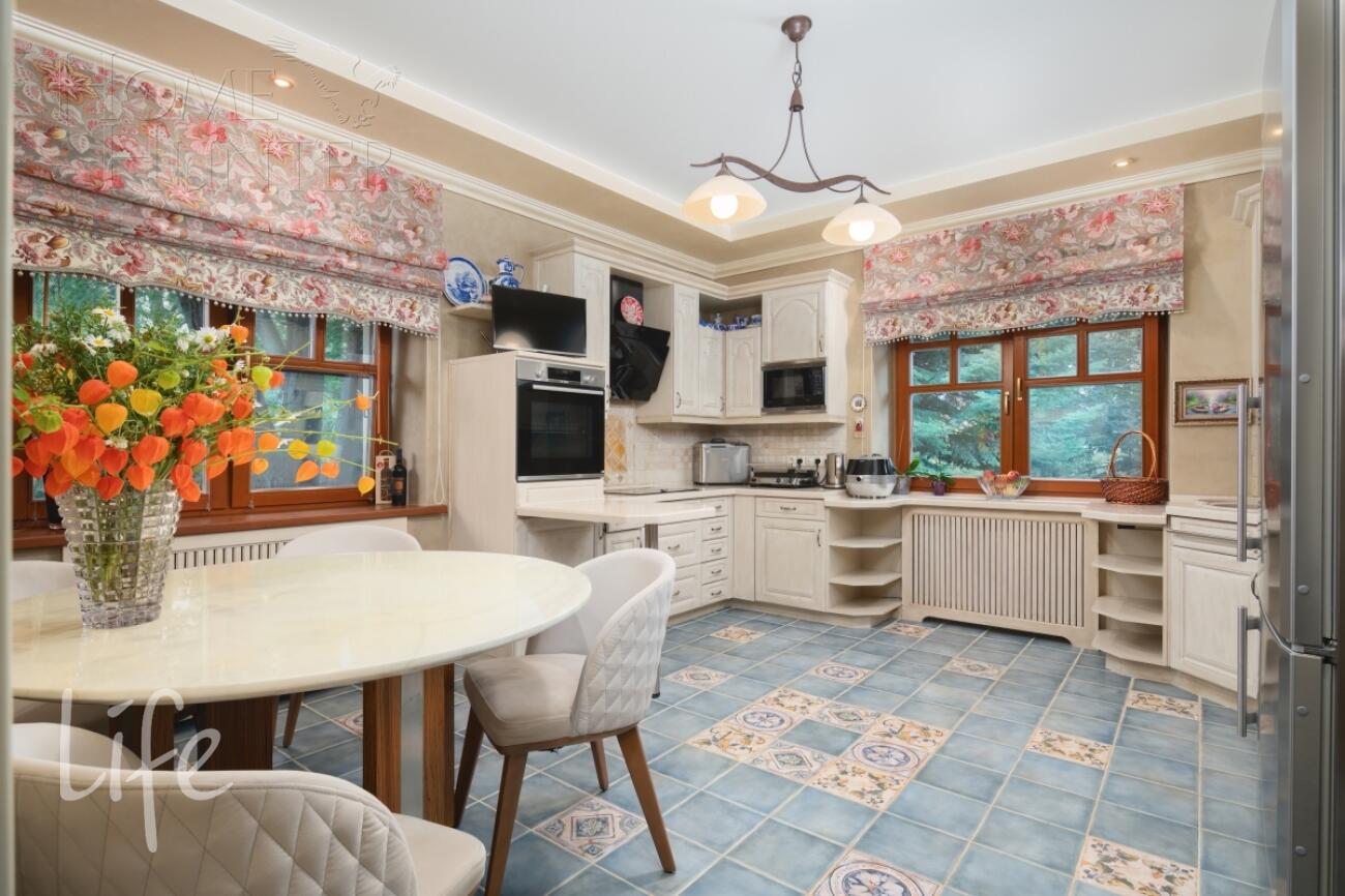 2-этажный коттедж 320 м² с отделкой