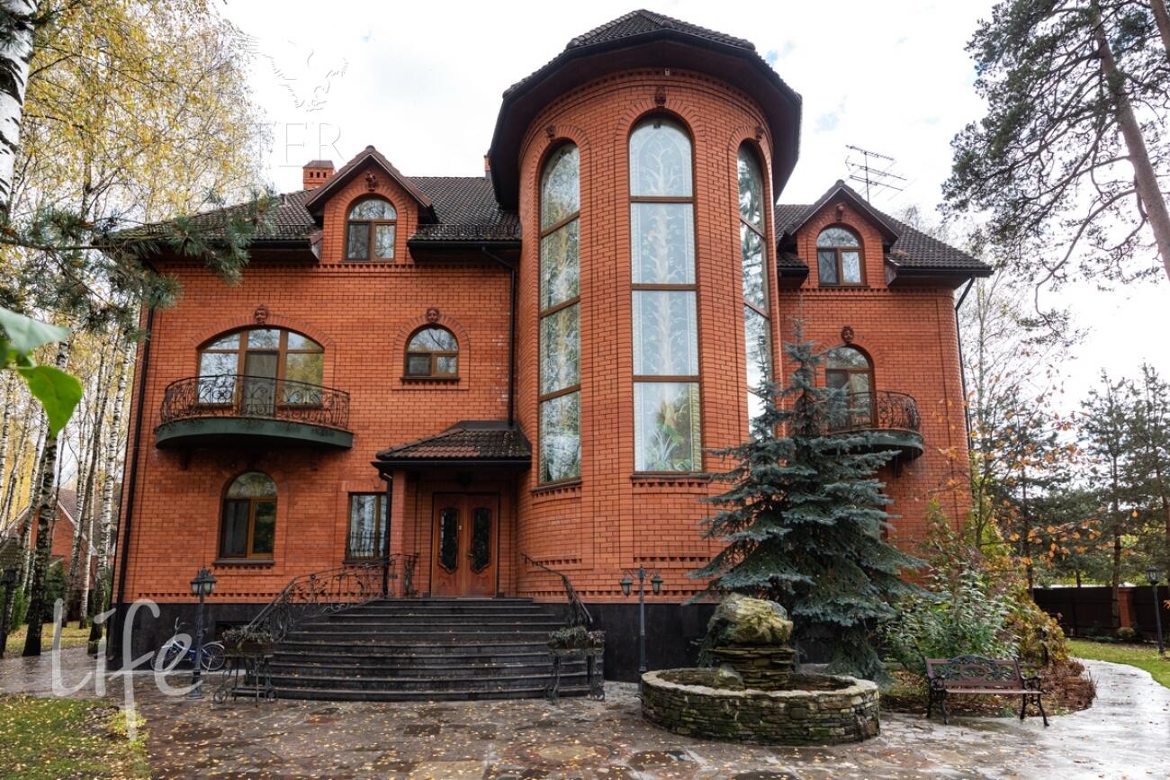 3-этажный коттедж 1 000 м² с отделкой