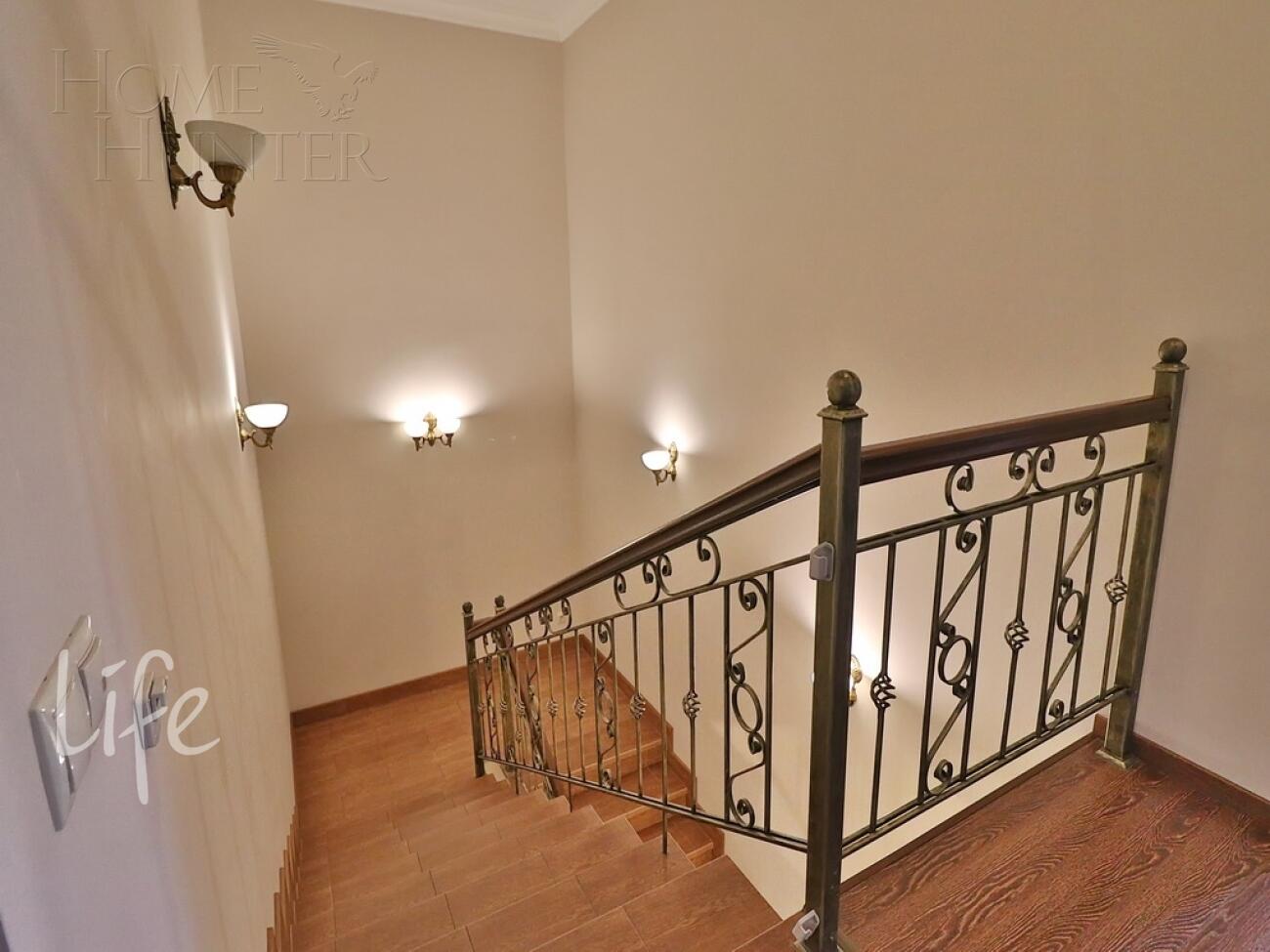 2-этажный таунхаус 345 м² с отделкой