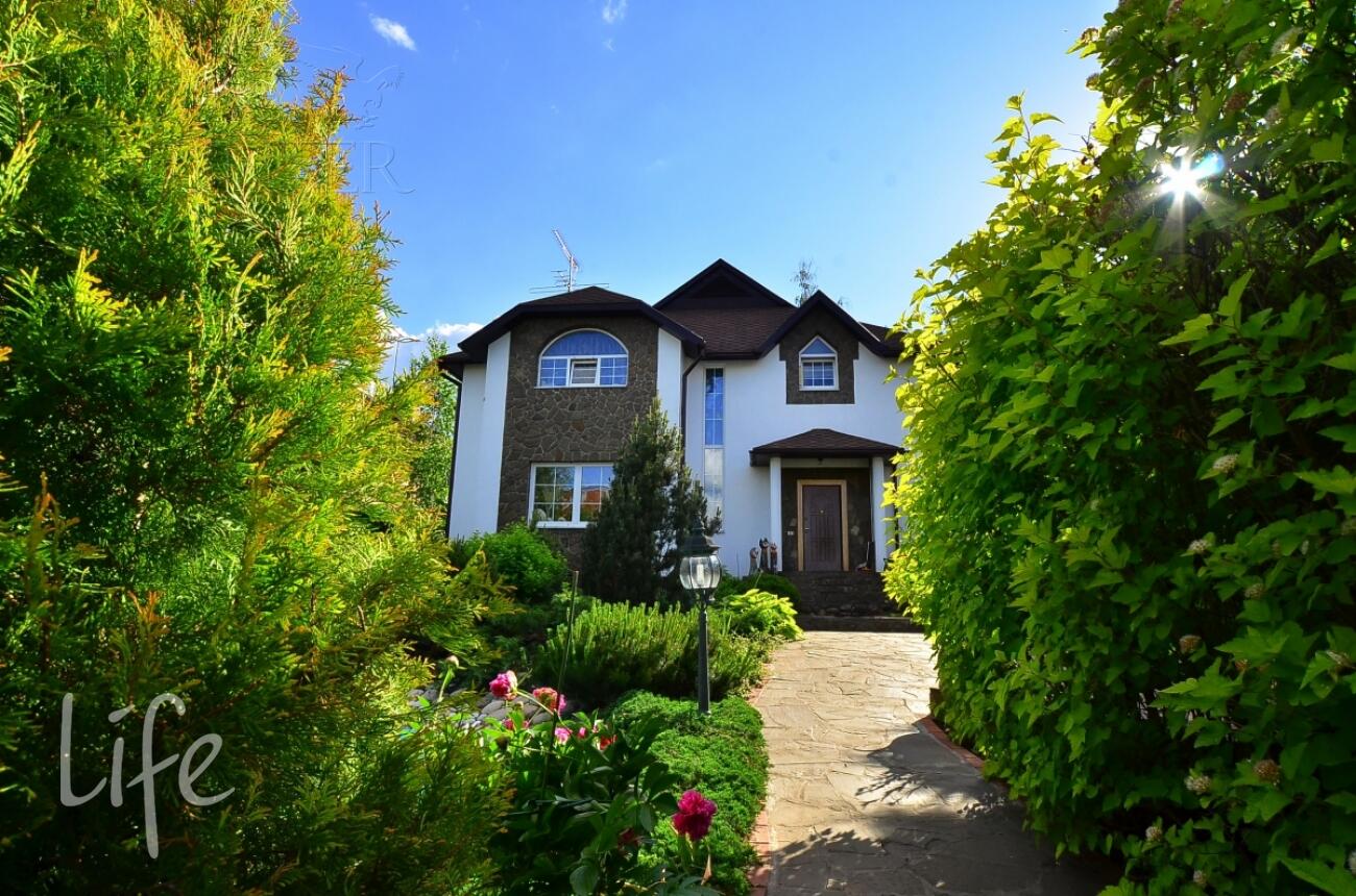 2-этажный коттедж 350 м² с отделкой