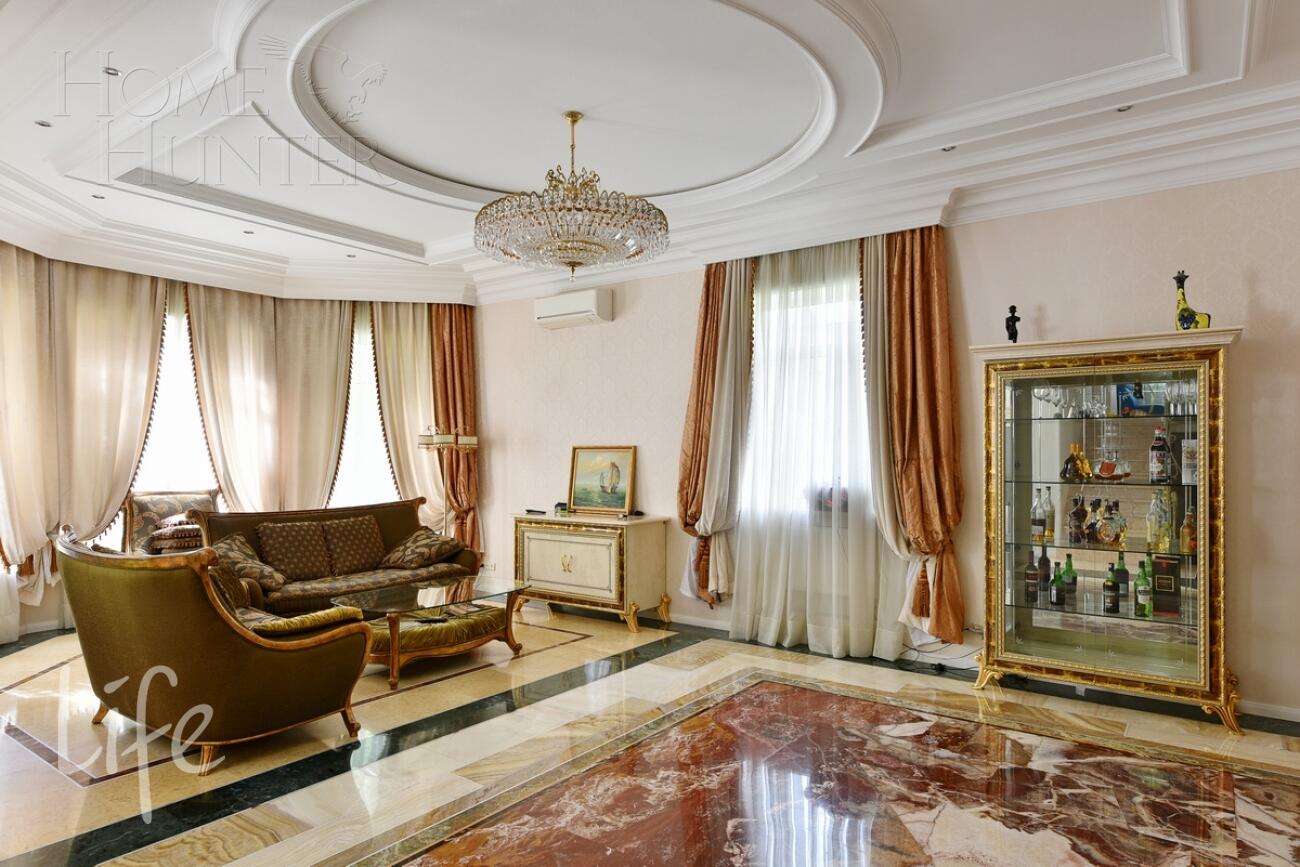 3-этажный коттедж 350 м² с отделкой