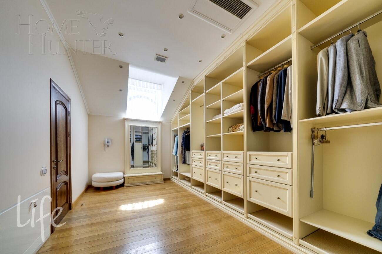 2-этажный коттедж 880 м² с отделкой