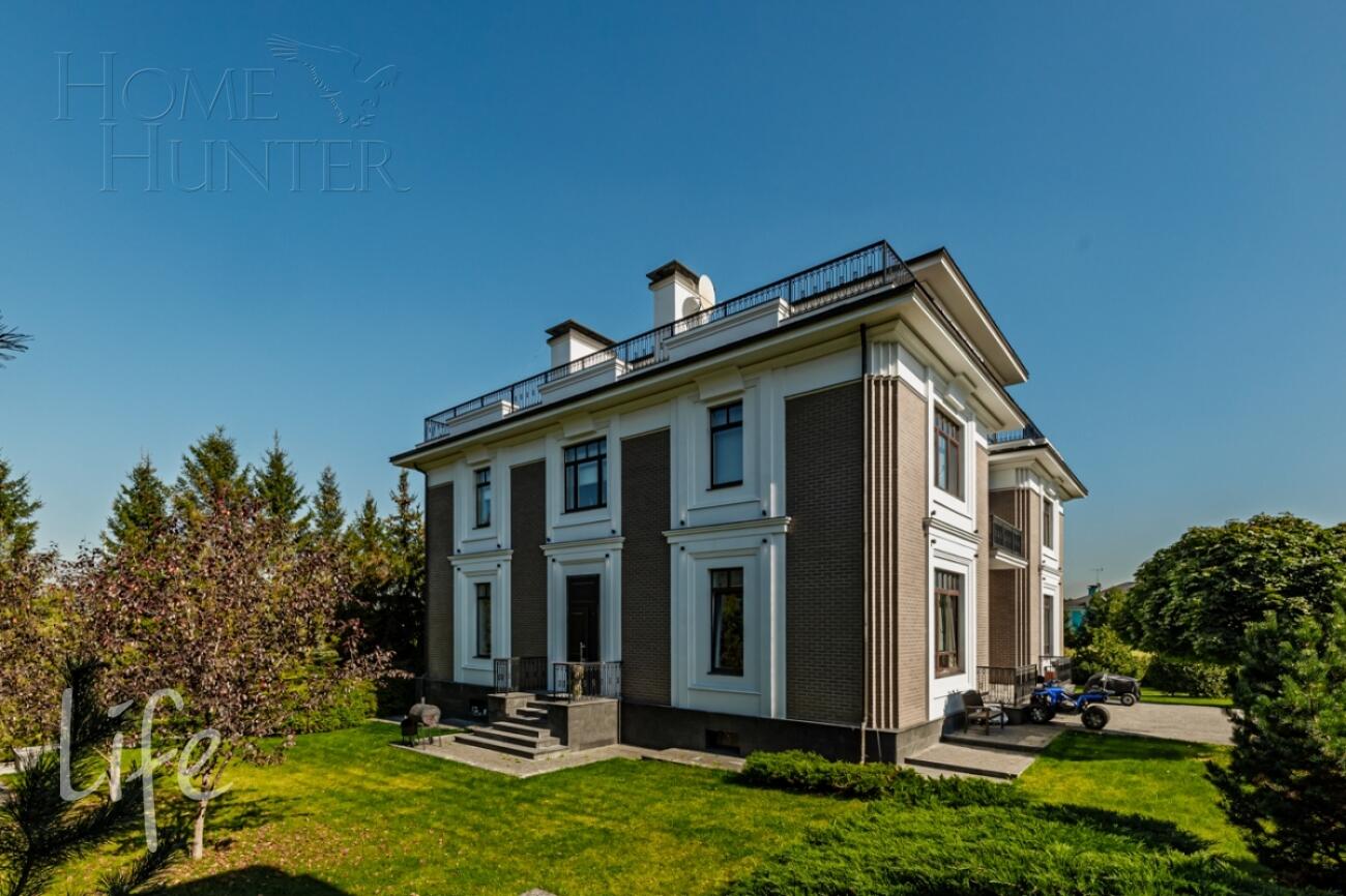 3-этажный коттедж 1 185 м² с отделкой