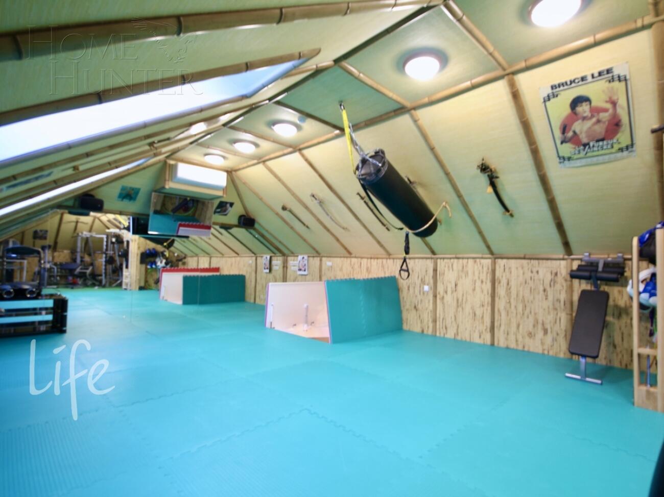 2-этажный коттедж 560 м² с отделкой