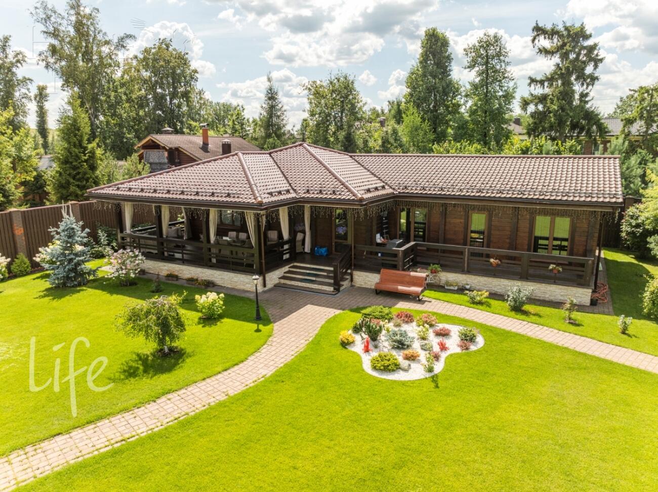 2-этажный коттедж 1 300 м² без отделки