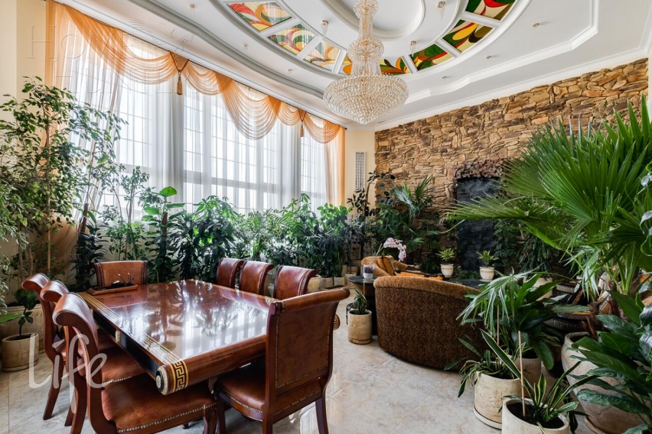 3-этажный коттедж 1 650 м² с отделкой