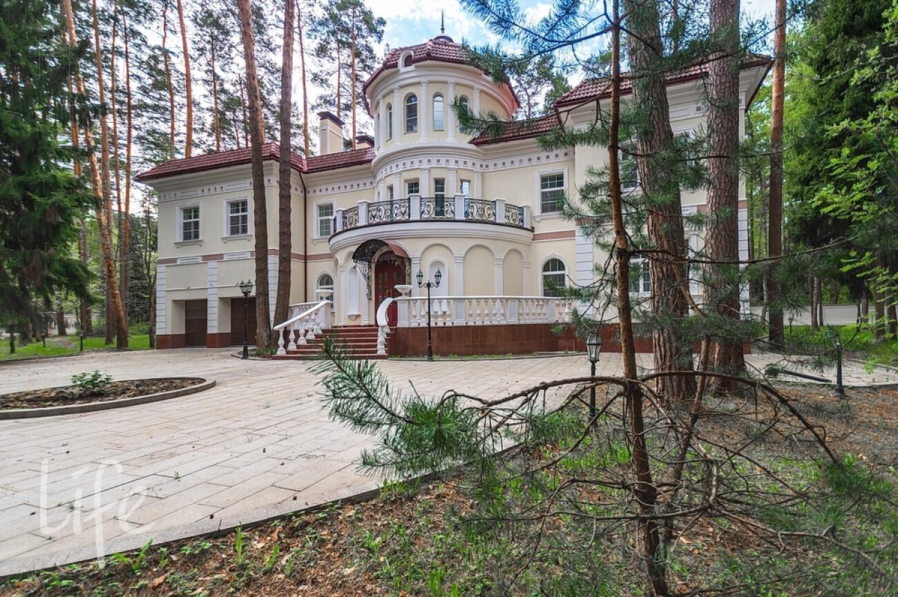 2-этажный коттедж 1 250 м² с отделкой