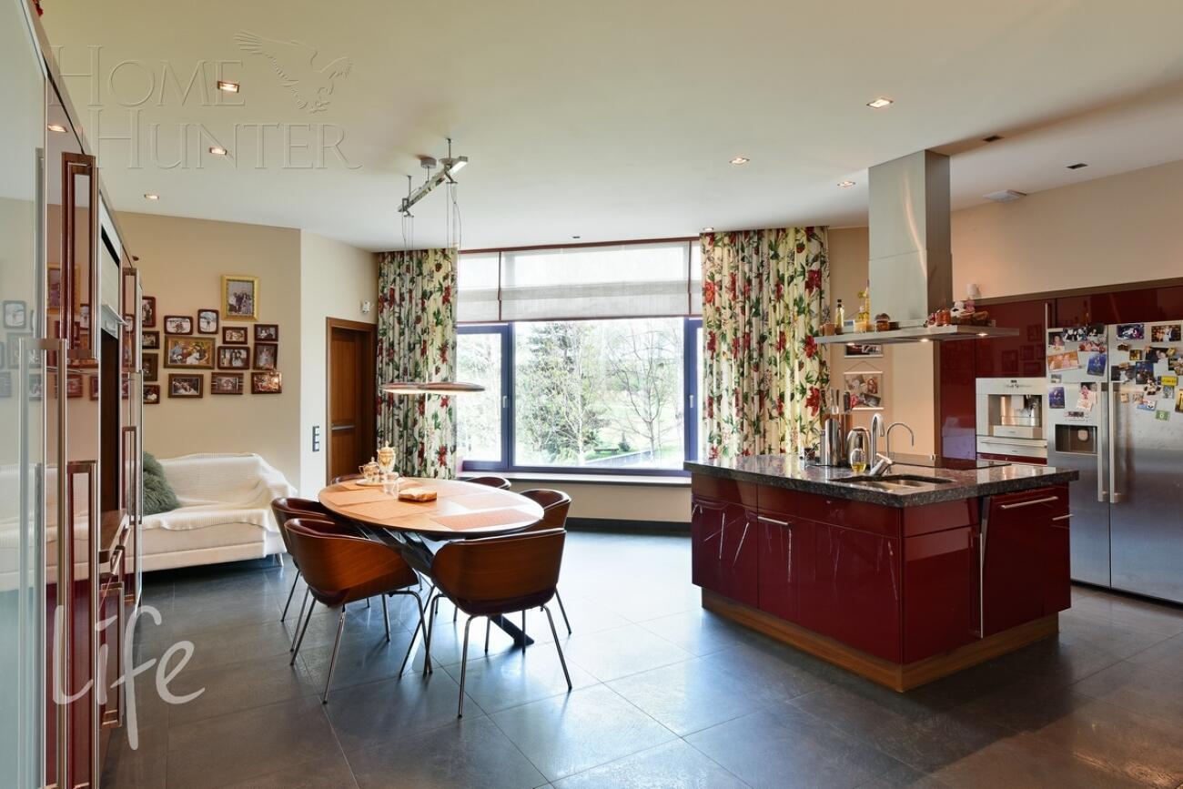 3-этажный коттедж 2 400 м² с отделкой