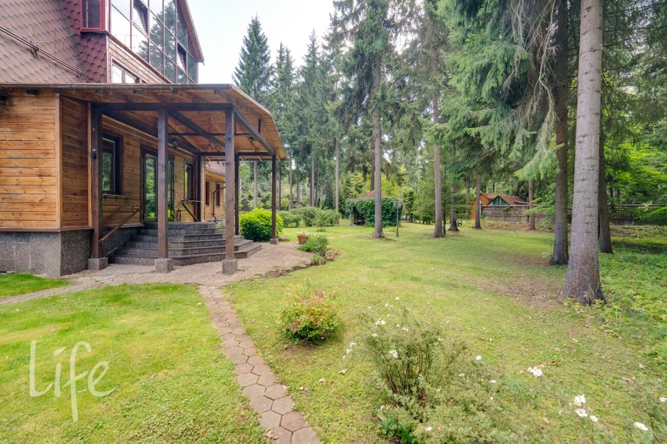 3-этажный коттедж 650 м² с отделкой