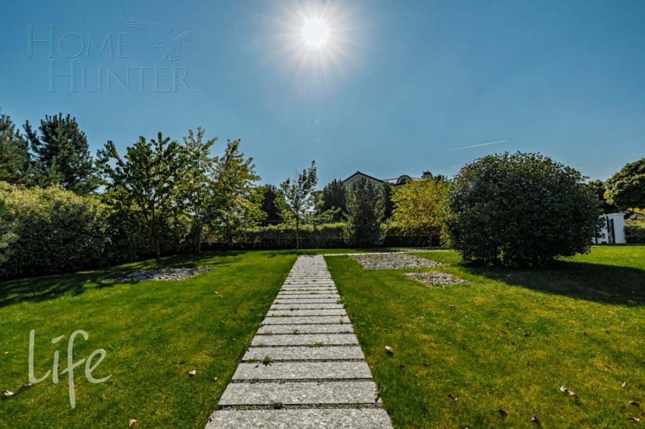 3-этажный коттедж 1 185 м² с отделкой