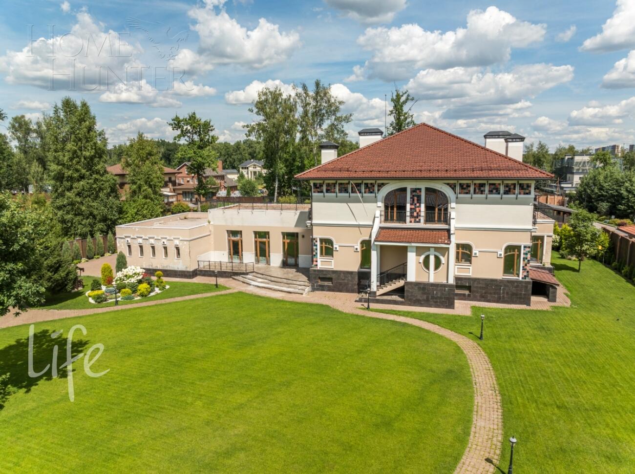 2-этажный коттедж 1 300 м² без отделки