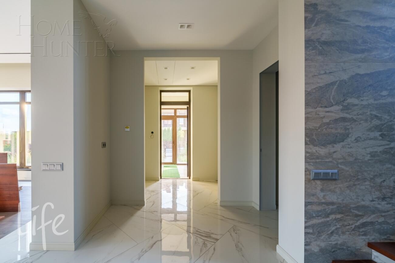 3-этажный коттедж 280 м² с отделкой