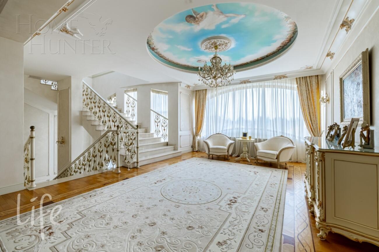 2-этажный коттедж 1 000 м² с отделкой