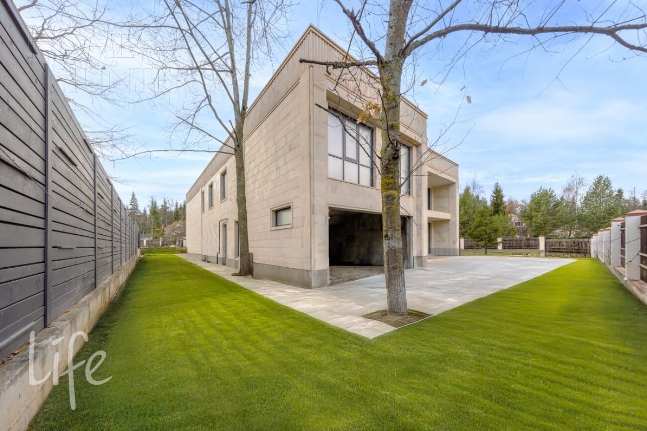 2-этажный коттедж 830 м² без отделки