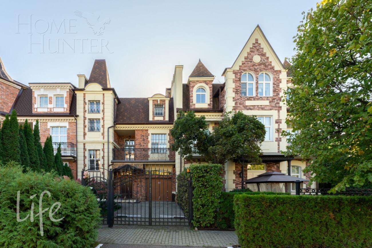 3-этажный таунхаус 293 м² с отделкой