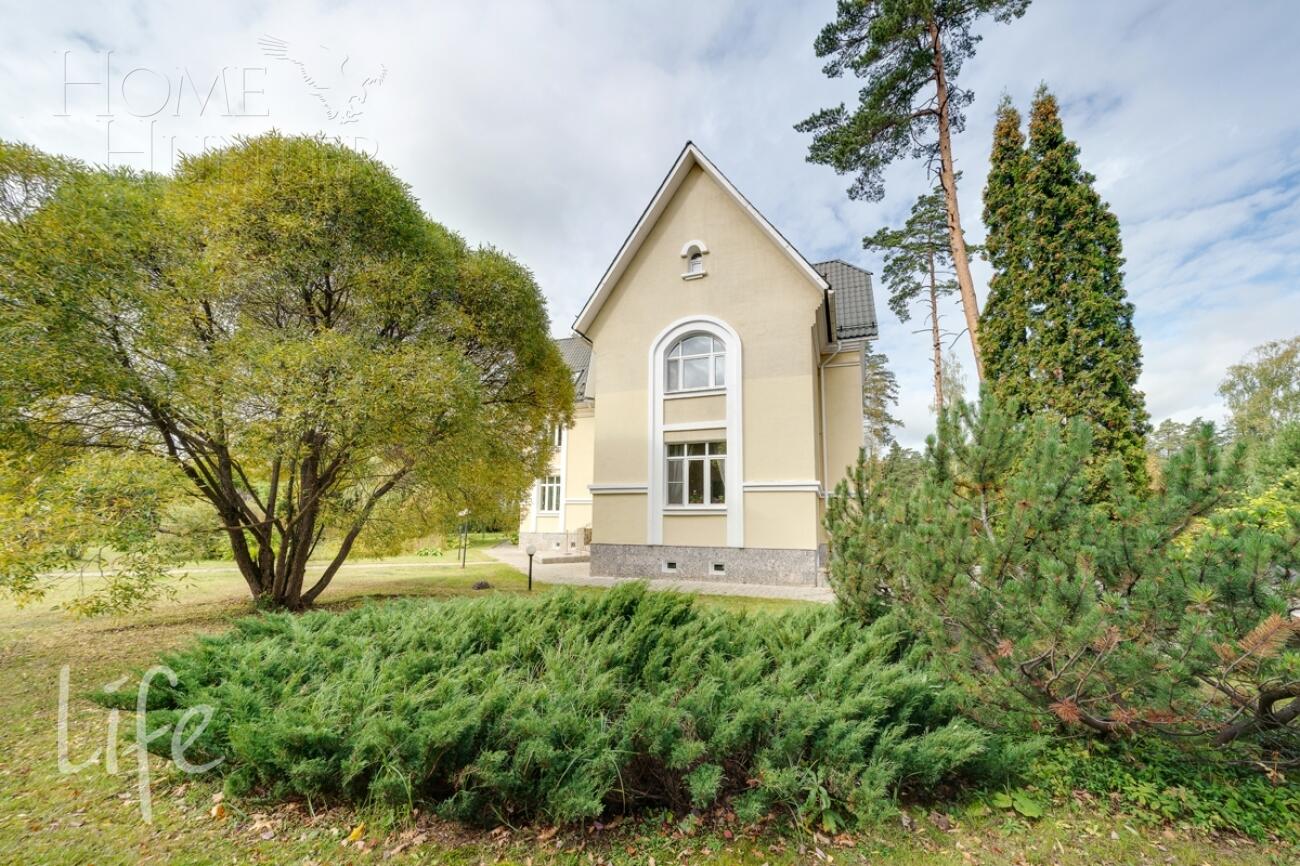 3-этажный коттедж 557 м² с отделкой