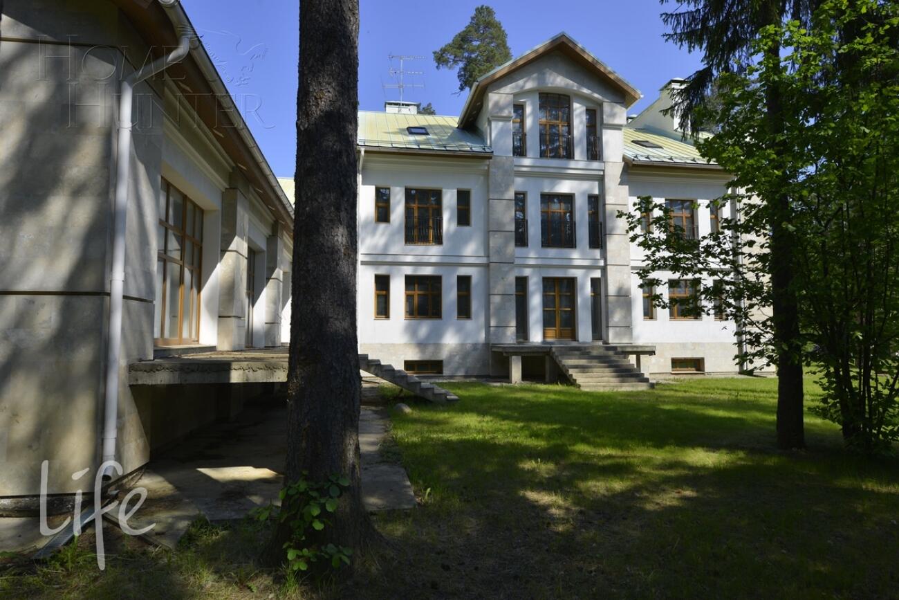 2-этажный коттедж 1 200 м² без отделки