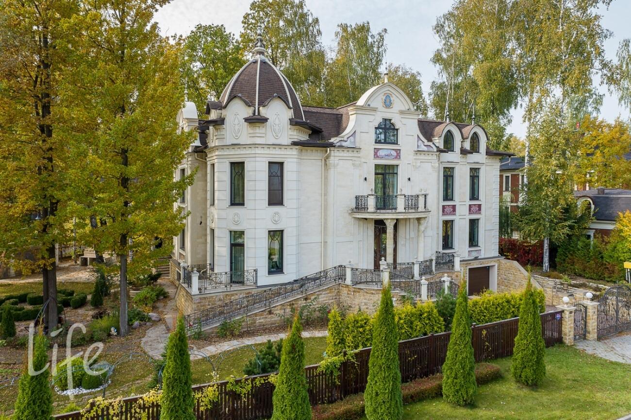 2-этажный коттедж 1 100 м² с отделкой