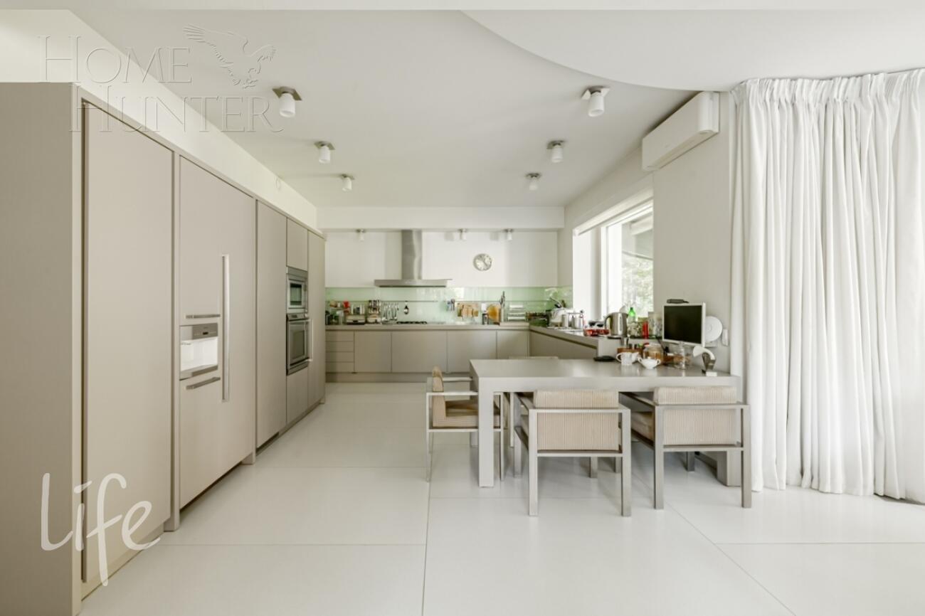 2-этажный коттедж 1 328 м² с отделкой