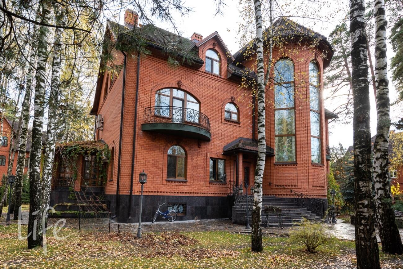 3-этажный коттедж 1 000 м² с отделкой