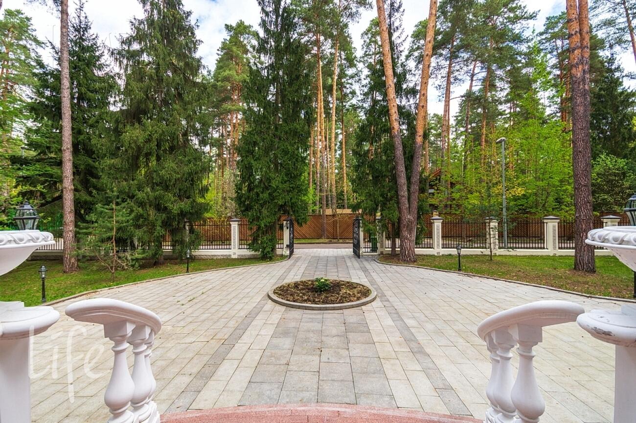 2-этажный коттедж 1 250 м² с отделкой