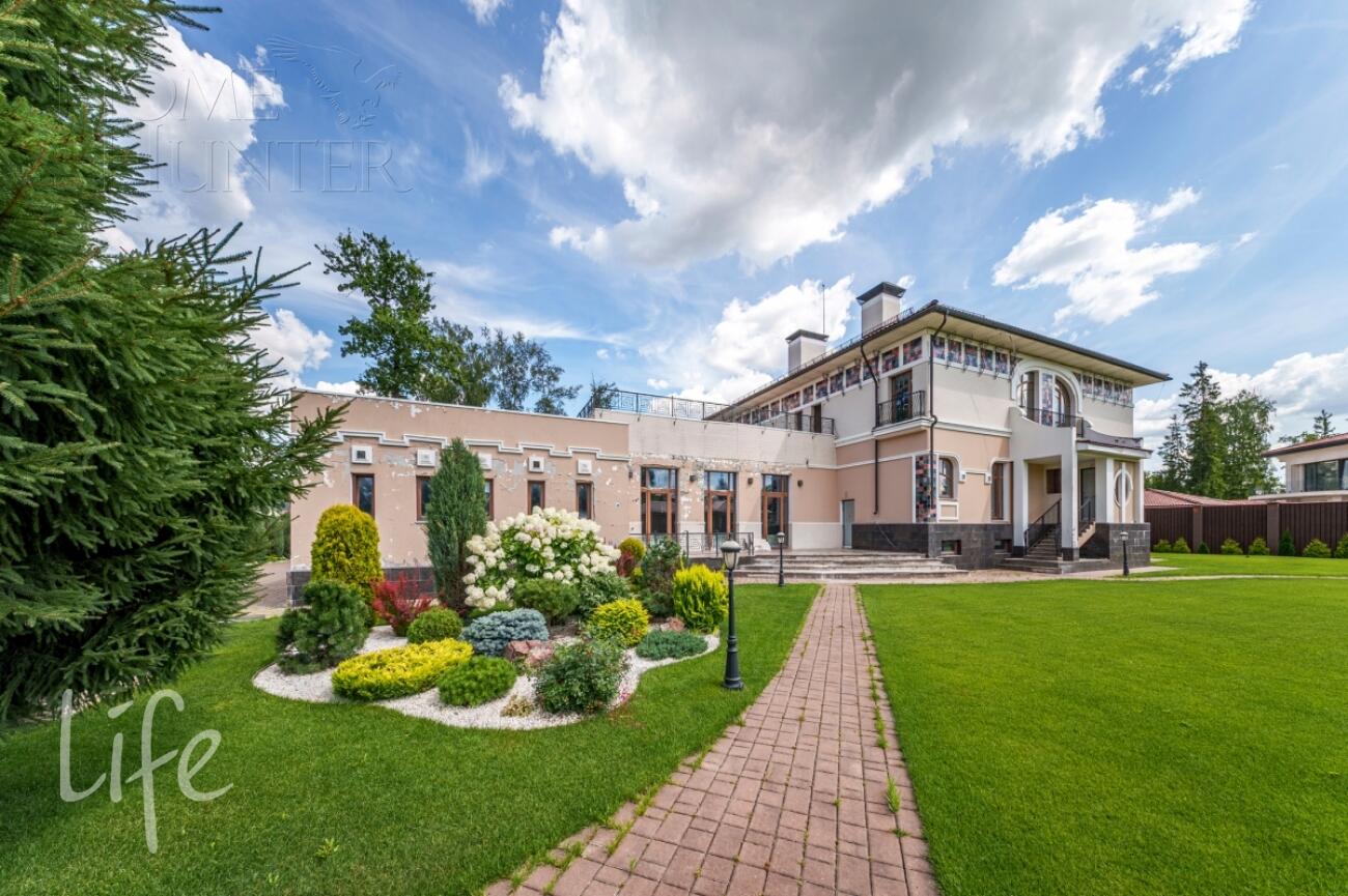 2-этажный коттедж 1 300 м² без отделки