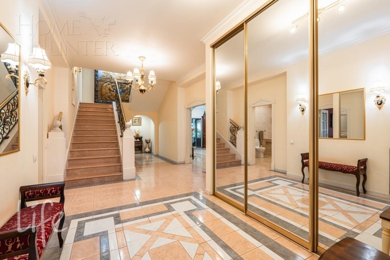 2-этажный коттедж 450 м² с отделкой