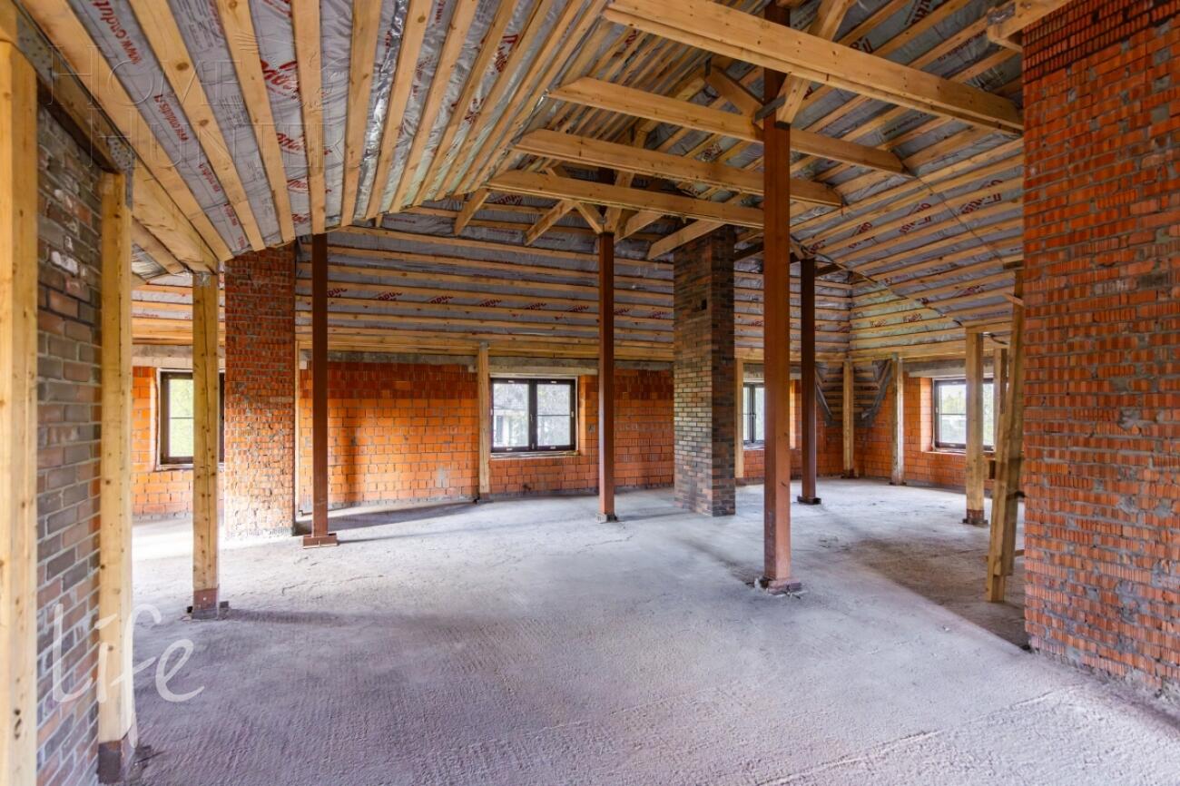 3-этажный коттедж 600 м² без отделки