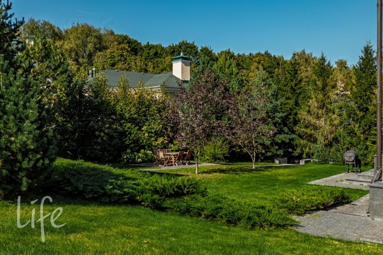 3-этажный коттедж 1 185 м² с отделкой