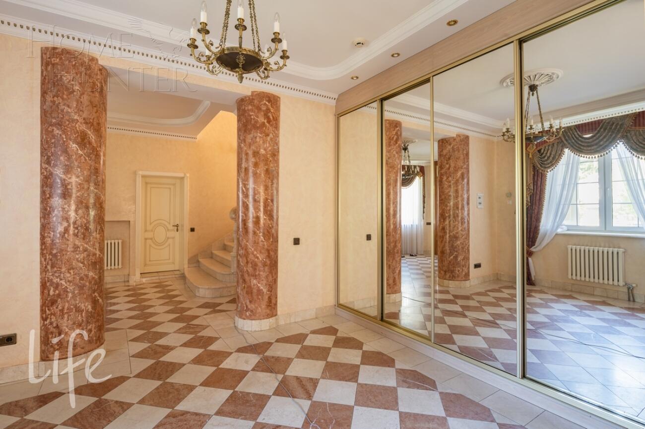 2-этажный коттедж 650 м² с отделкой