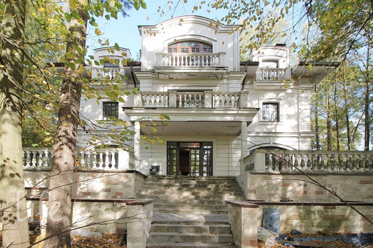 2-этажный коттедж 900 м² без отделки