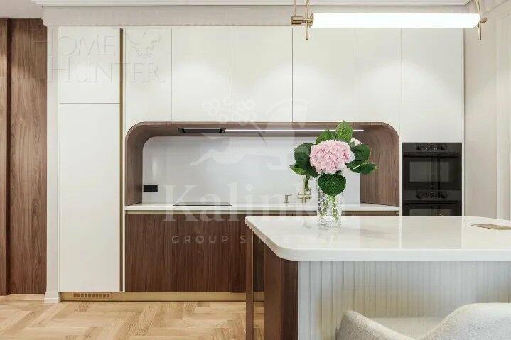 3-КОМН. КВАРТИРА С ОТДЕЛКОЙ 100 М² НА 3 ЭТАЖЕ