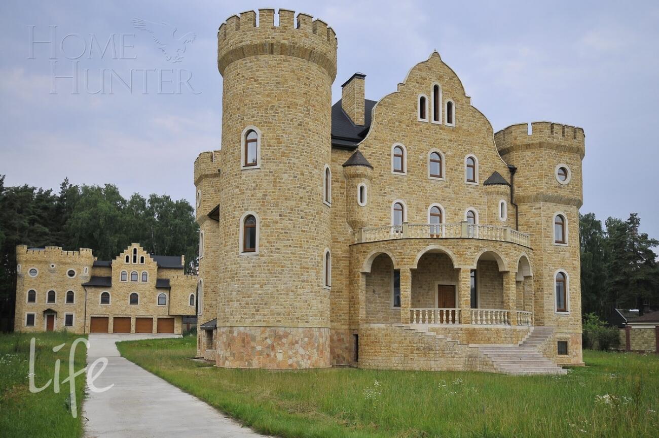 3-этажный коттедж 1 900 м² без отделки