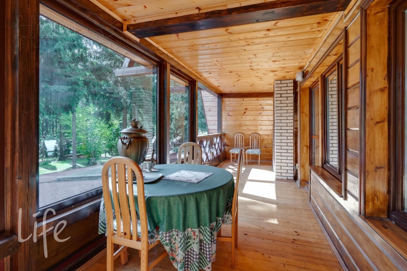 3-этажный коттедж 650 м² с отделкой