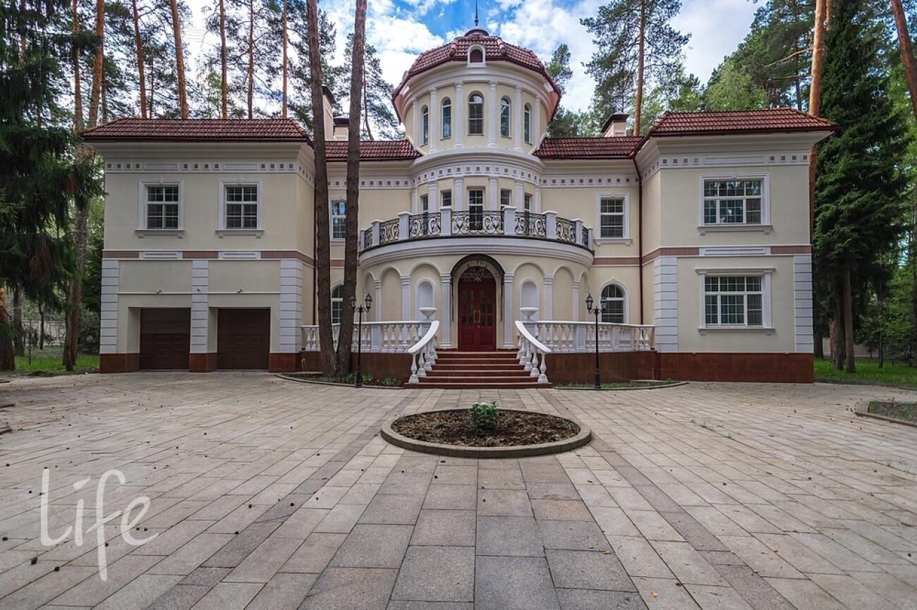 2-этажный коттедж 1 250 м² с отделкой