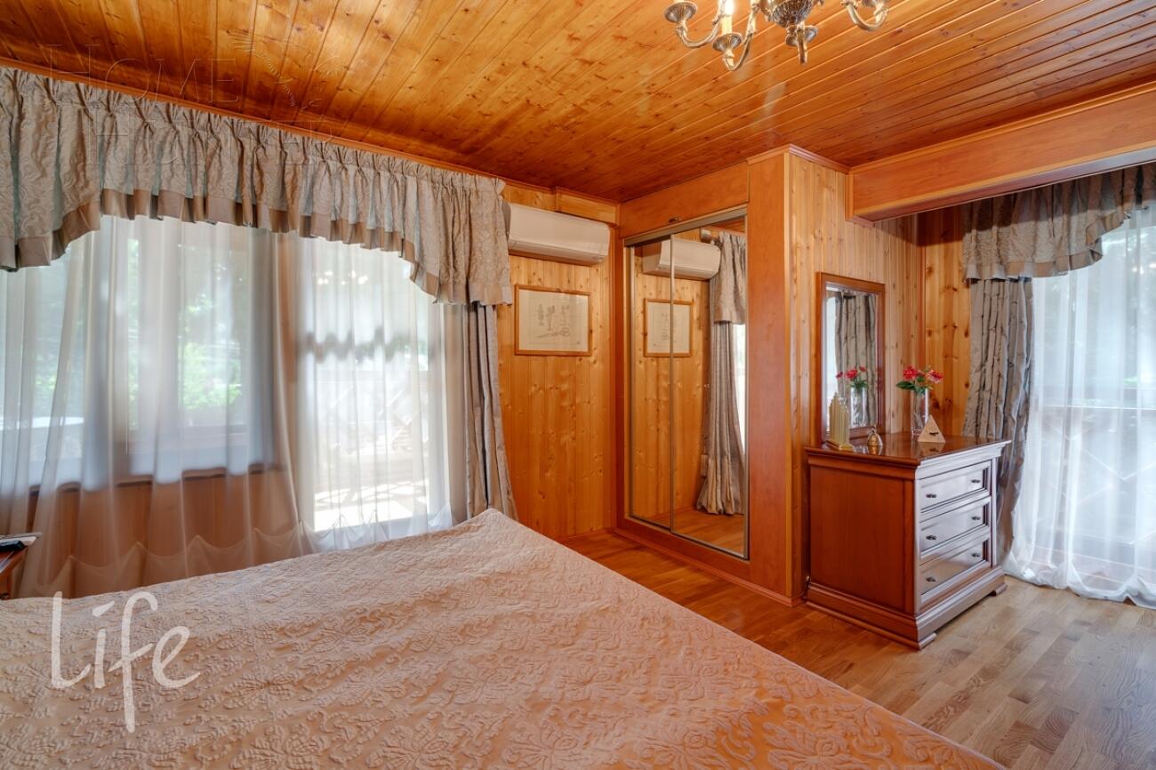 3-этажный коттедж 650 м² с отделкой