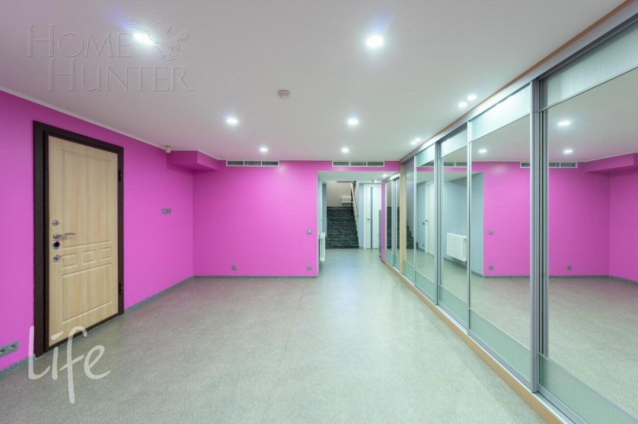 3-этажный таунхаус 293 м² с отделкой