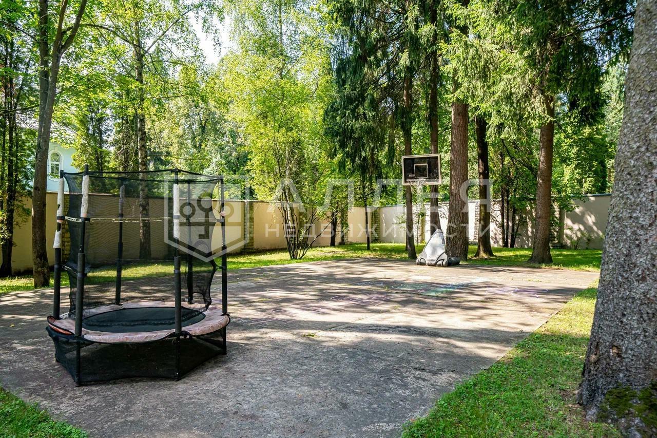 2-этажный коттедж 850 м² с отделкой