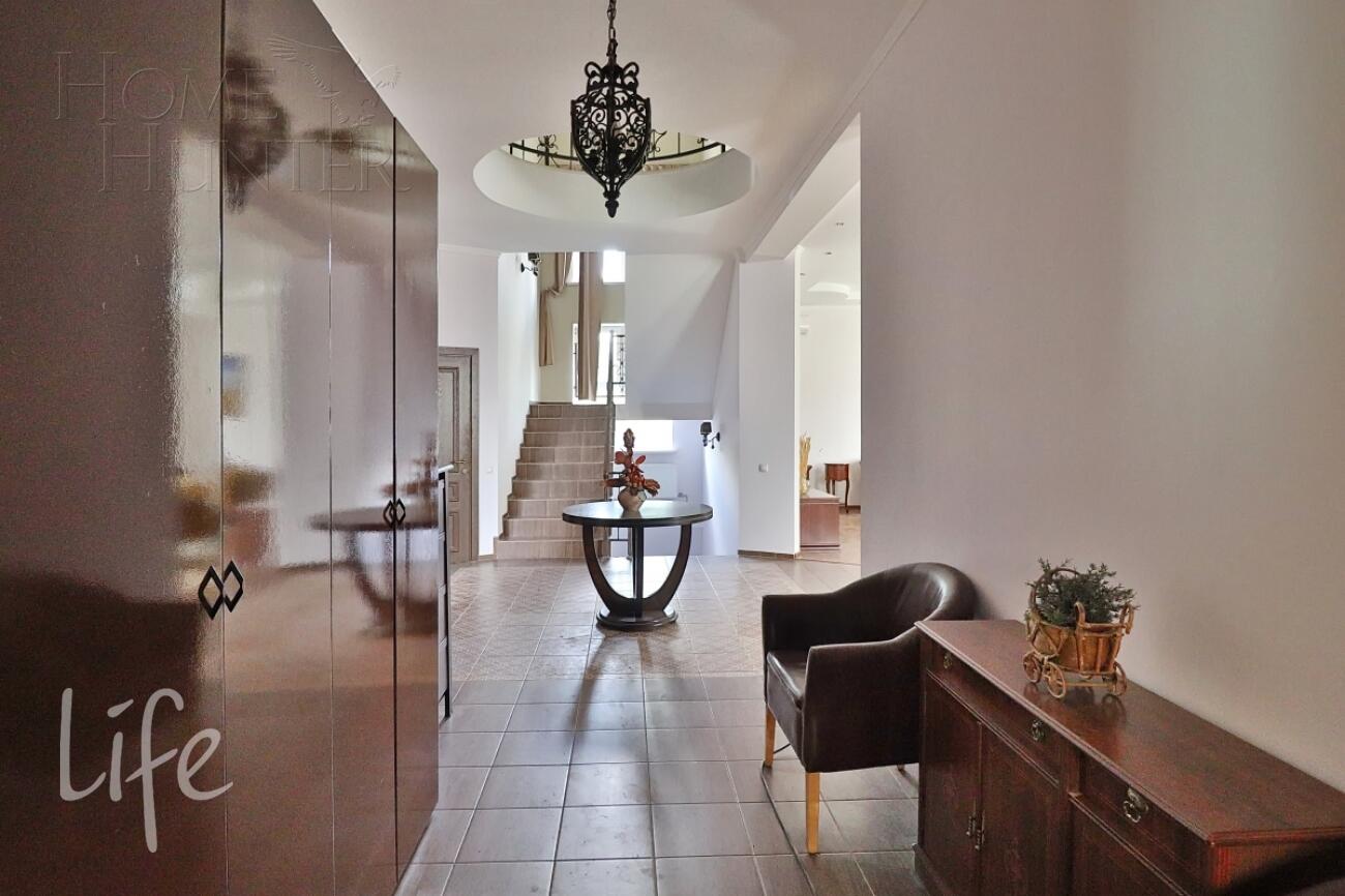 2-этажный коттедж 320 м² с отделкой