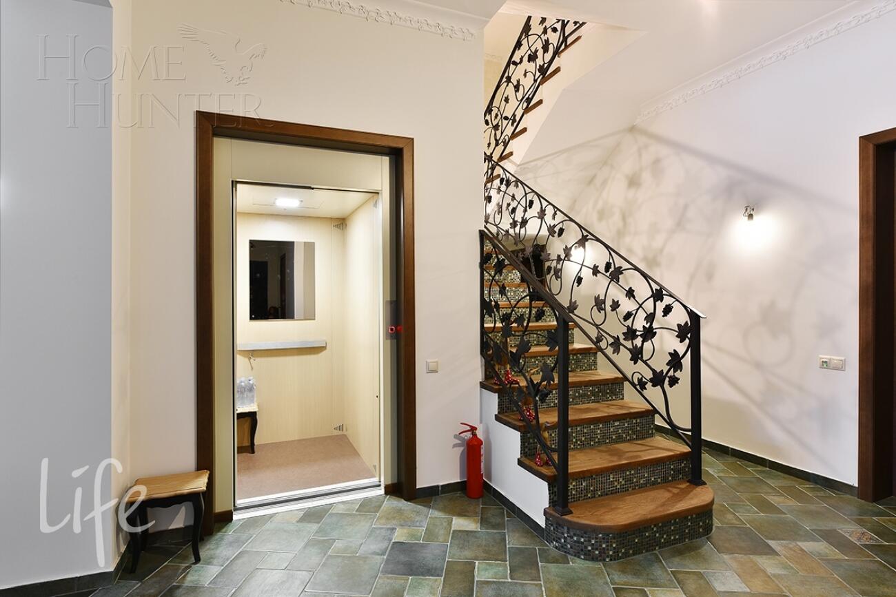 2-этажный коттедж 1 000 м² с отделкой