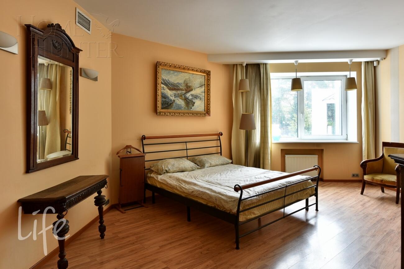 3-этажный коттедж 2 400 м² с отделкой