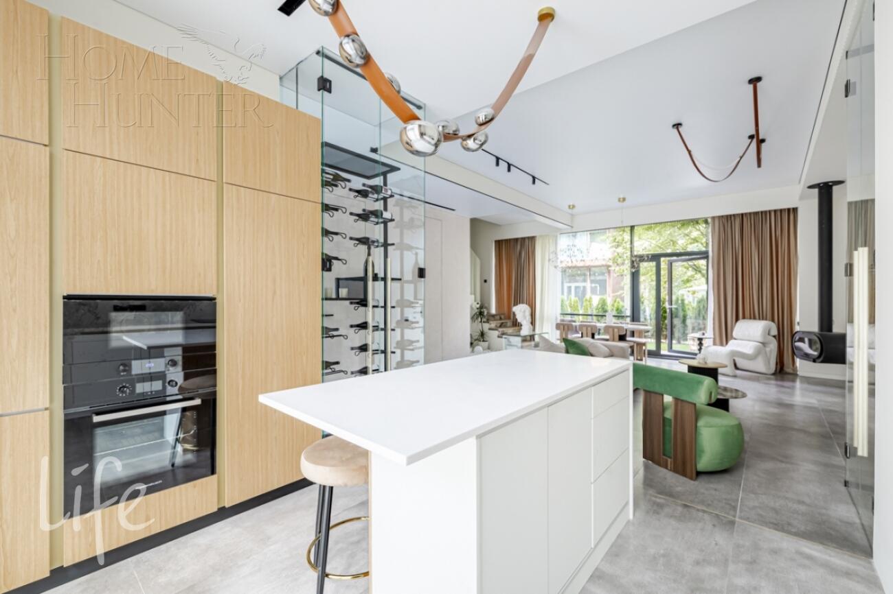 3-этажный таунхаус 238 м² с отделкой