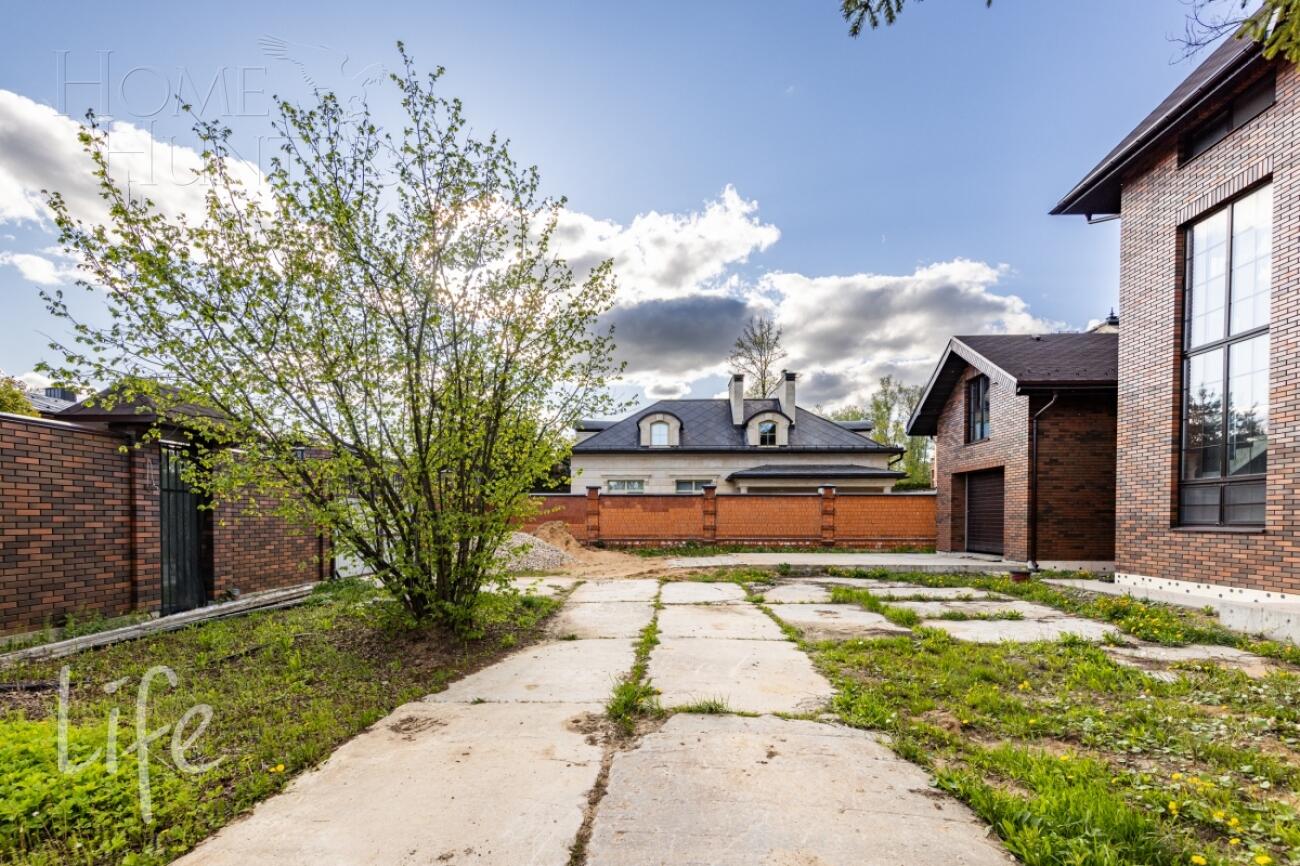 3-этажный коттедж 600 м² без отделки