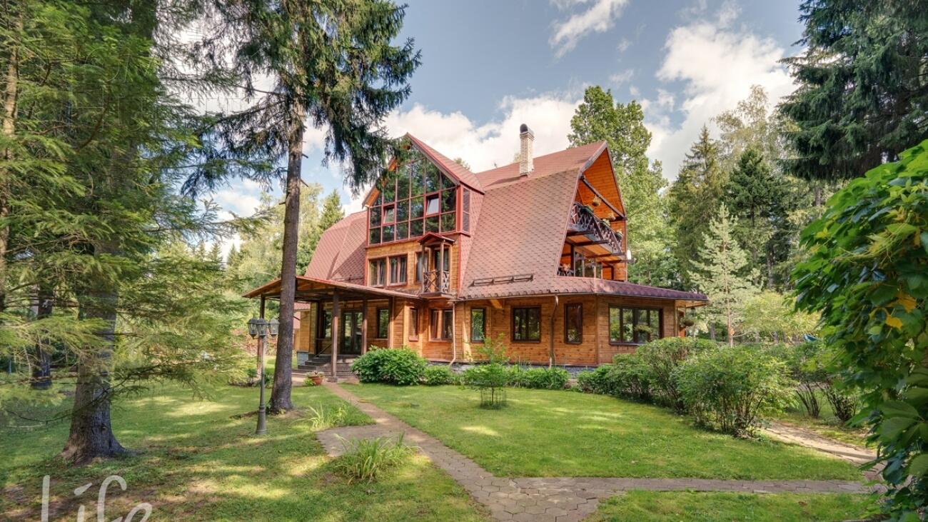 3-этажный коттедж 650 м² с отделкой