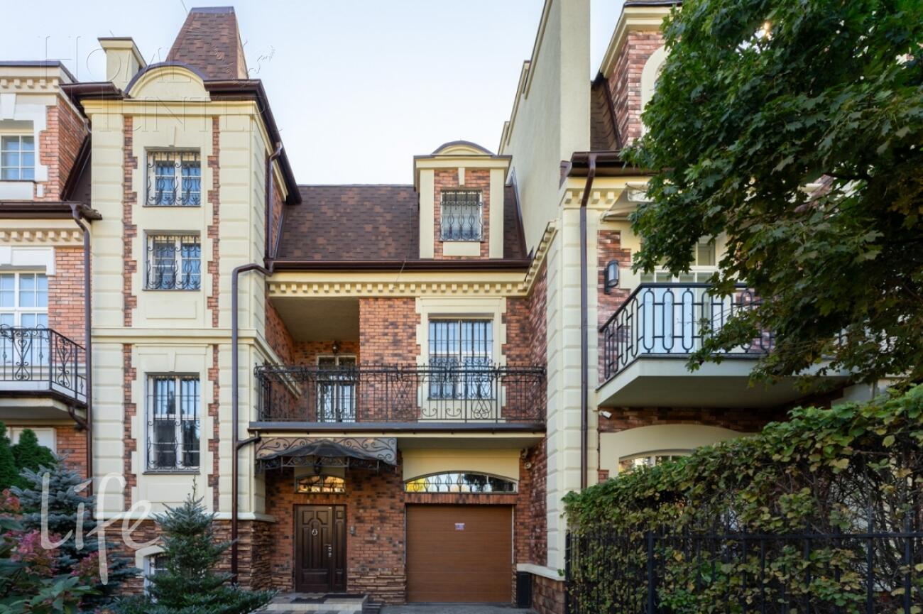 3-этажный таунхаус 293 м² с отделкой